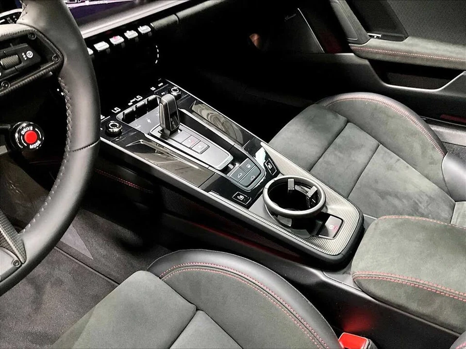 2026 Porsche 911 - Image 18 of 31