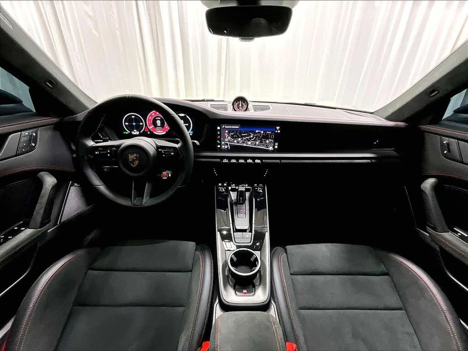 2026 Porsche 911 - Image 15 of 31