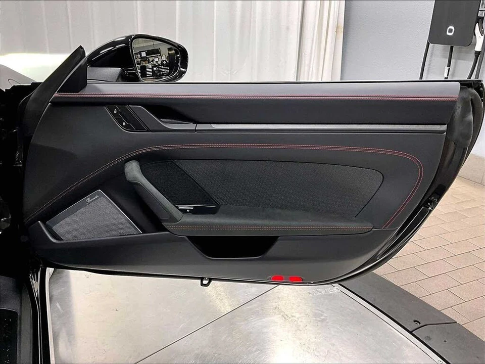 2026 Porsche 911 - Image 26 of 31