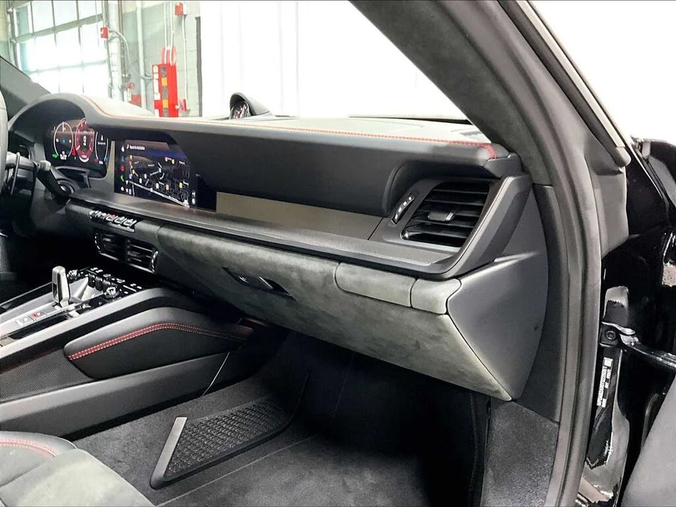 2026 Porsche 911 - Image 25 of 31