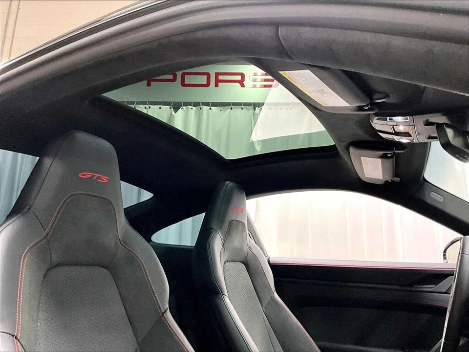 2026 Porsche 911 - Image 24 of 31