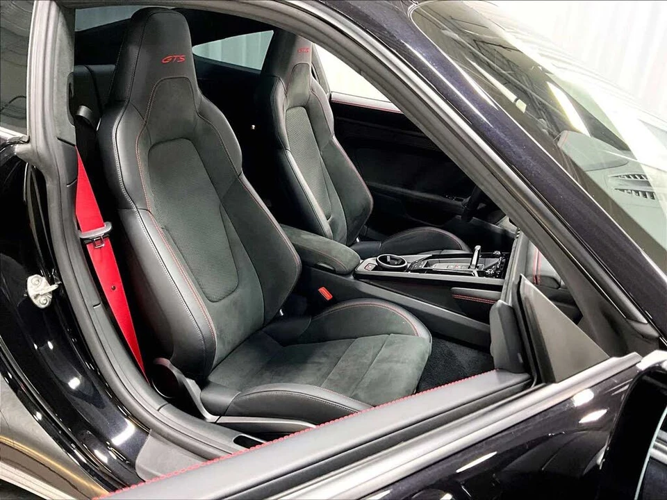 2026 Porsche 911 - Image 27 of 31