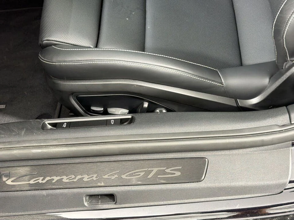 2026 Porsche 911 - Image 15 of 30