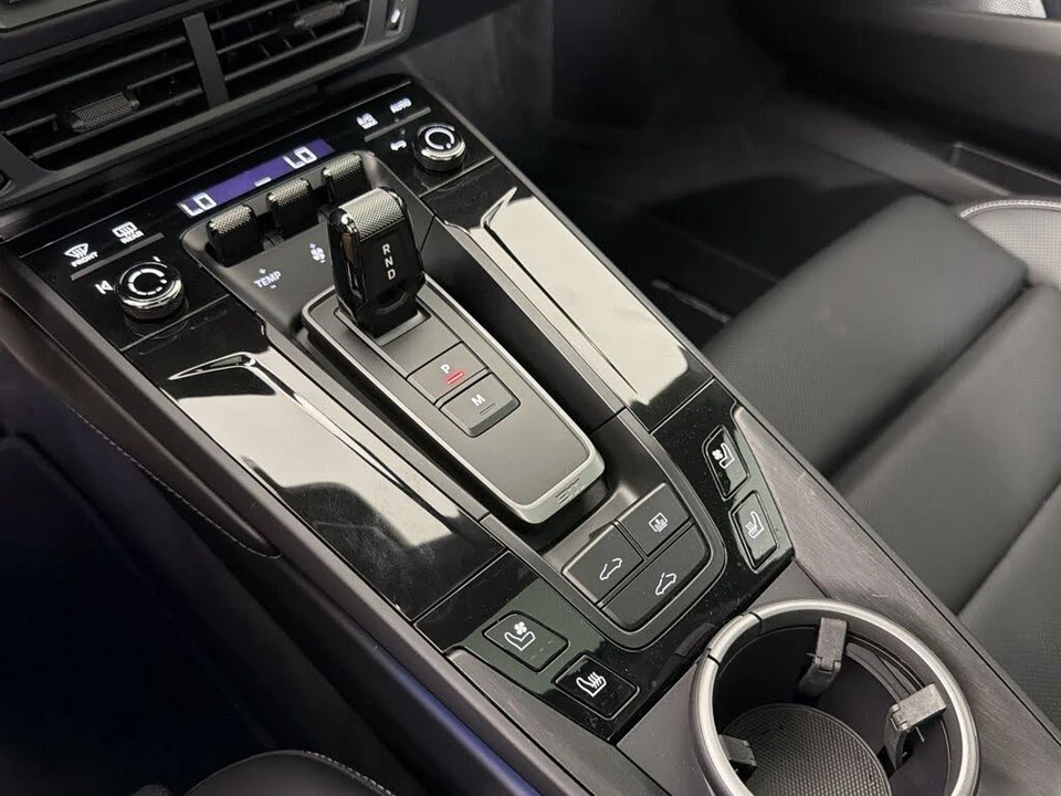 2026 Porsche 911 - Image 18 of 30