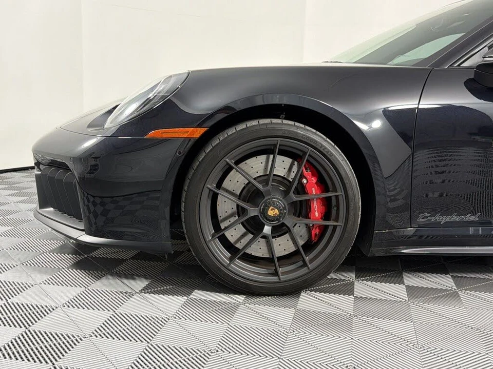 2026 Porsche 911 - Image 13 of 30