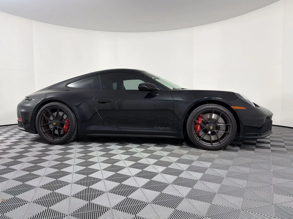 2026 Porsche 911 - Image 8 of 30
