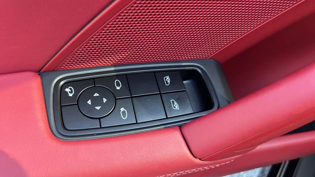 2026 Porsche 911 - Image 24 of 31