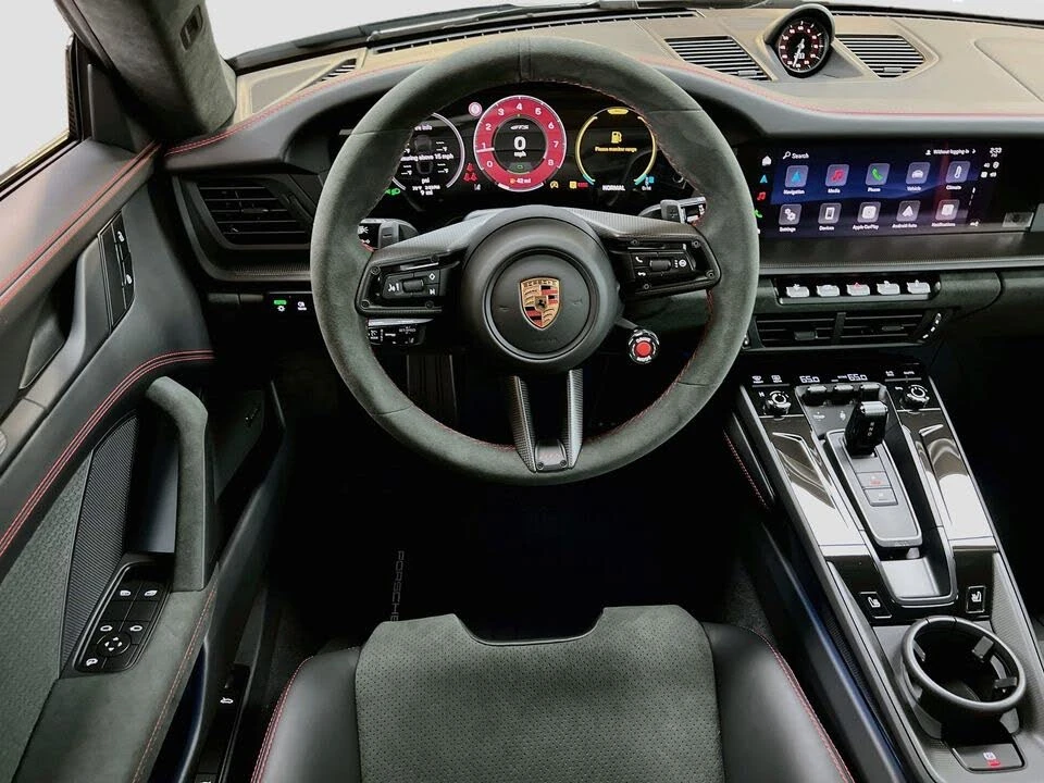 2026 Porsche 911 - Image 24 of 31