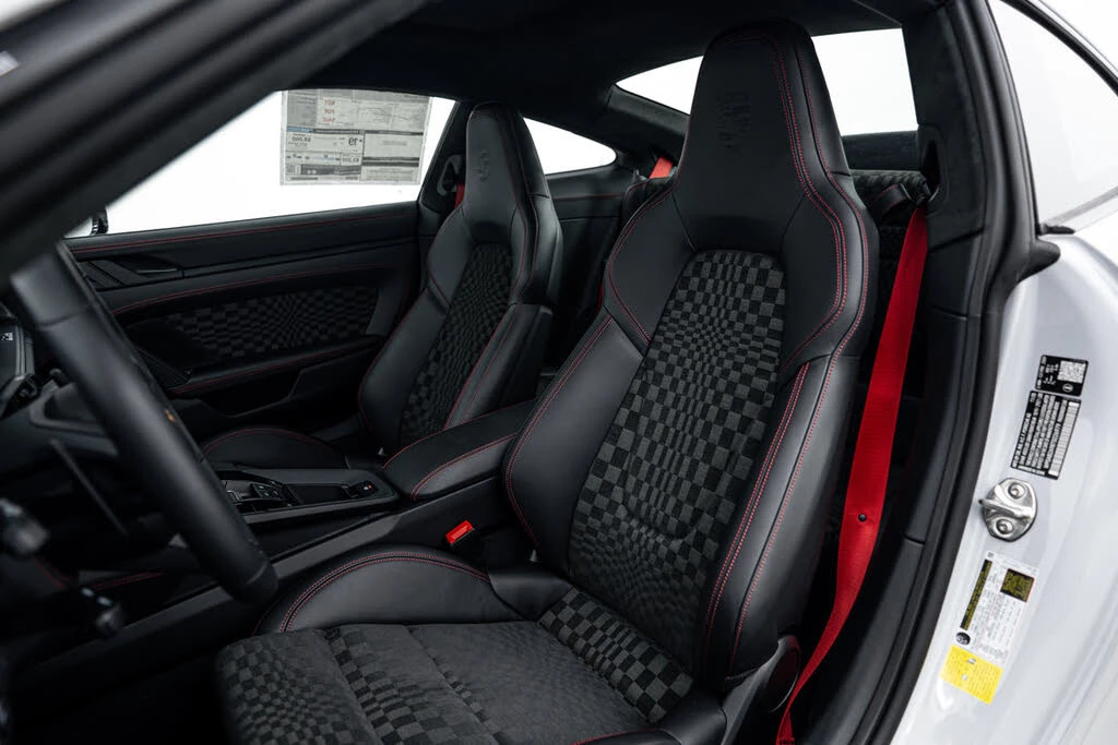2026 Porsche 911 - Image 18 of 31