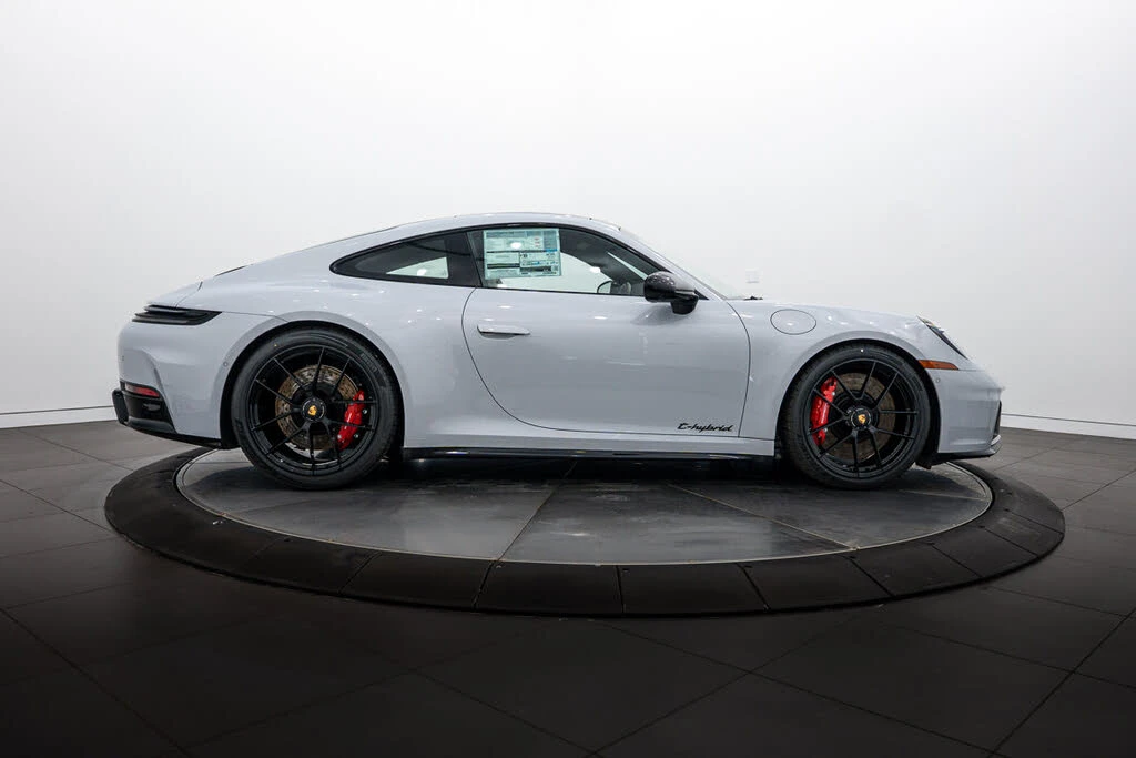 2026 Porsche 911 - Image 8 of 31