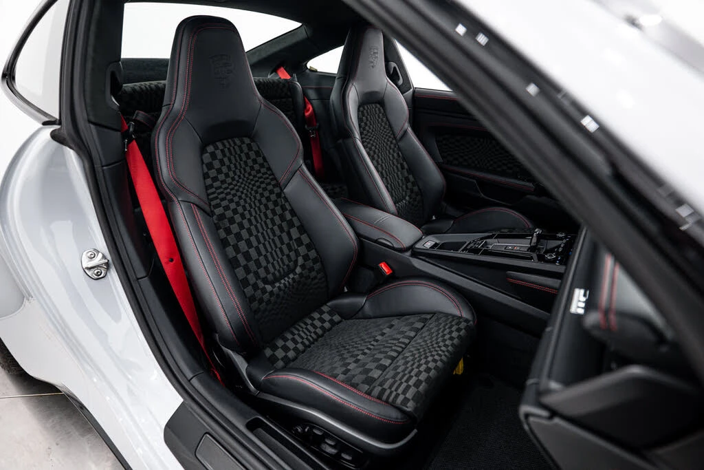 2026 Porsche 911 - Image 20 of 31