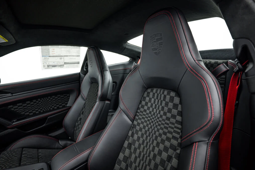 2026 Porsche 911 - Image 19 of 31