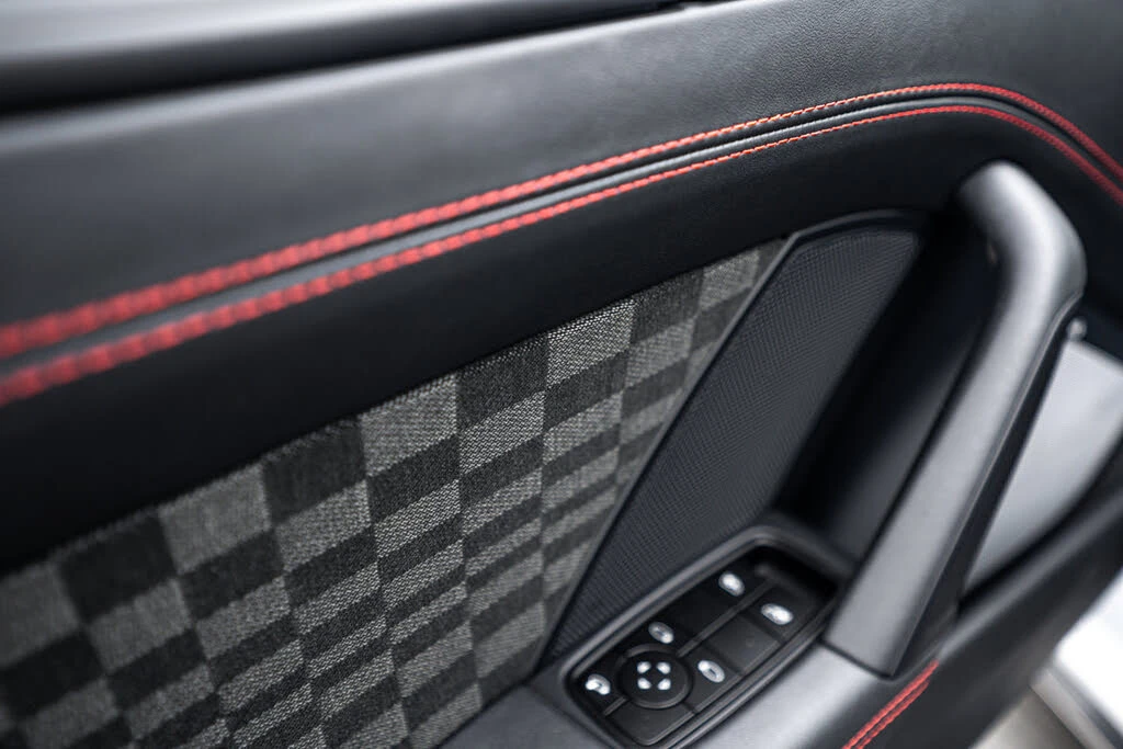 2026 Porsche 911 - Image 26 of 31