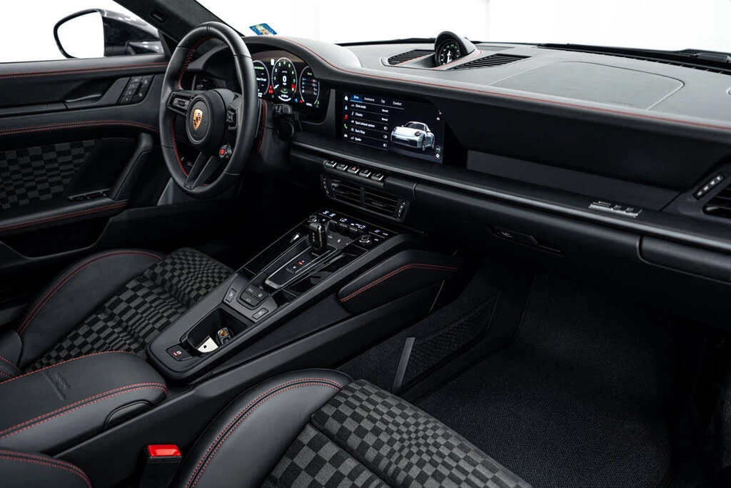 2026 Porsche 911 - Image 16 of 31