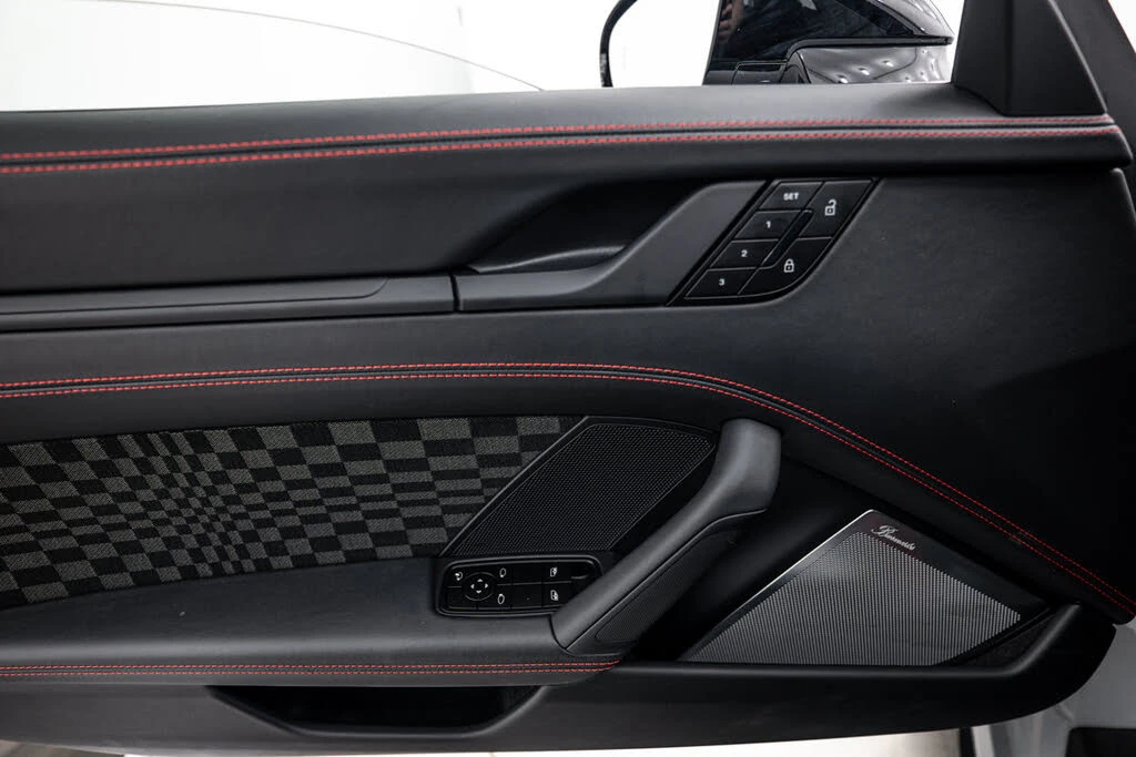2026 Porsche 911 - Image 25 of 31