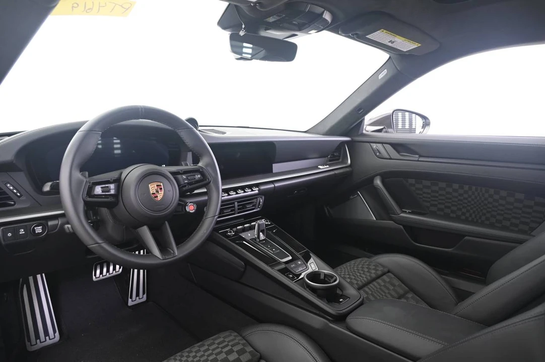 2026 Porsche 911 - Image 4 of 4