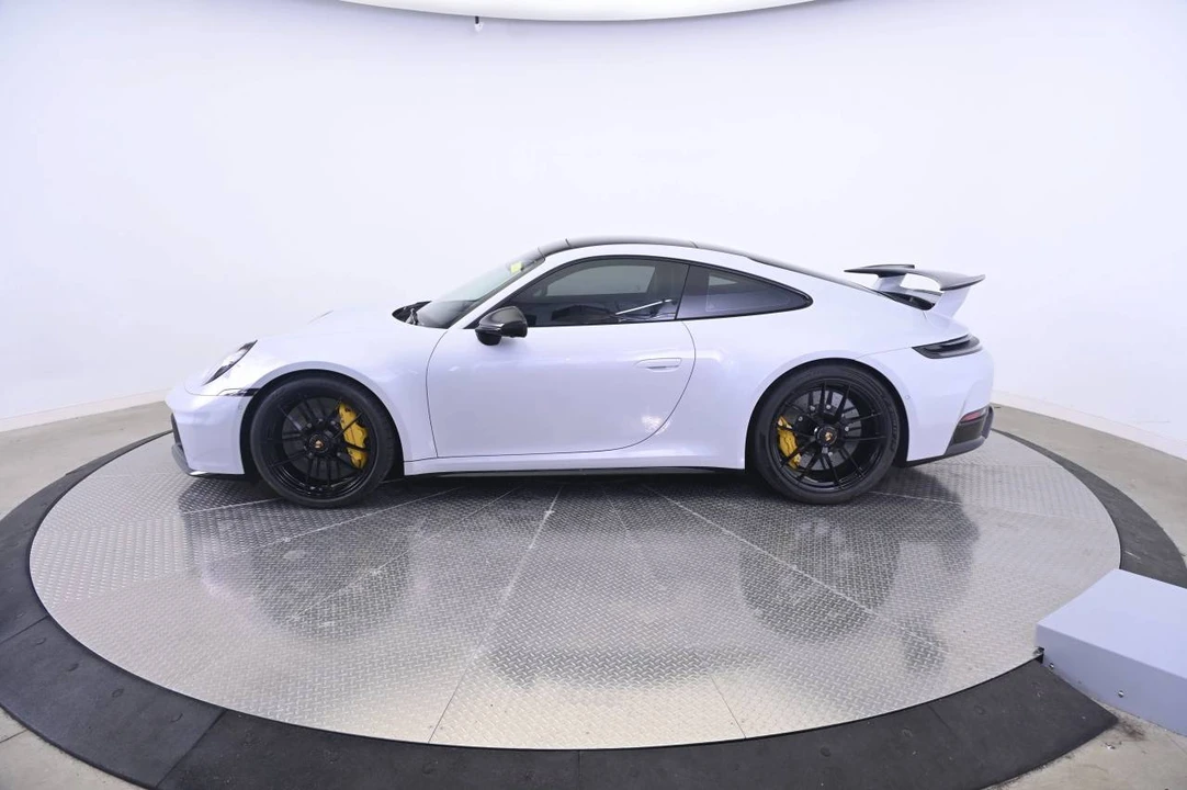 2026 Porsche 911 - Image 2 of 4
