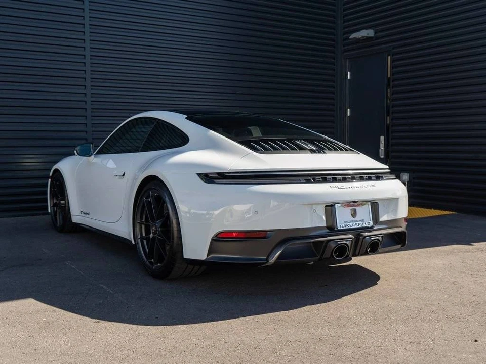 2026 Porsche 911 - Image 3 of 5