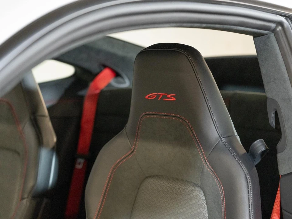 2026 Porsche 911 - Image 14 of 26