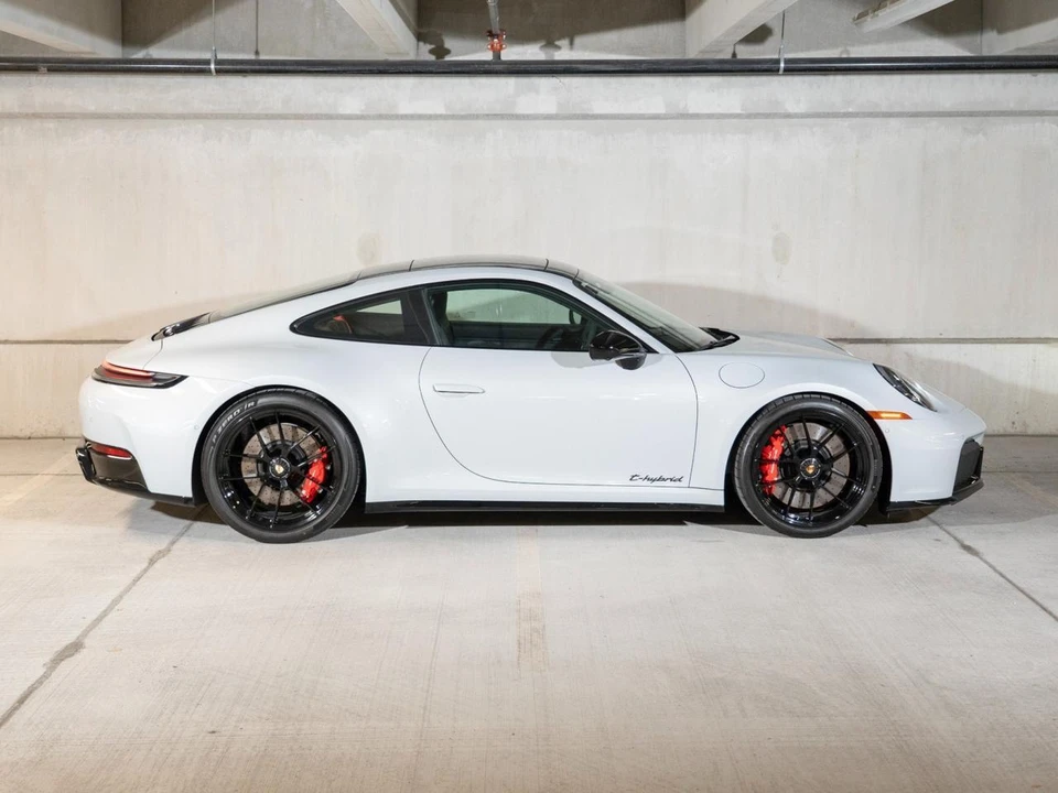 2026 Porsche 911 - Image 8 of 26