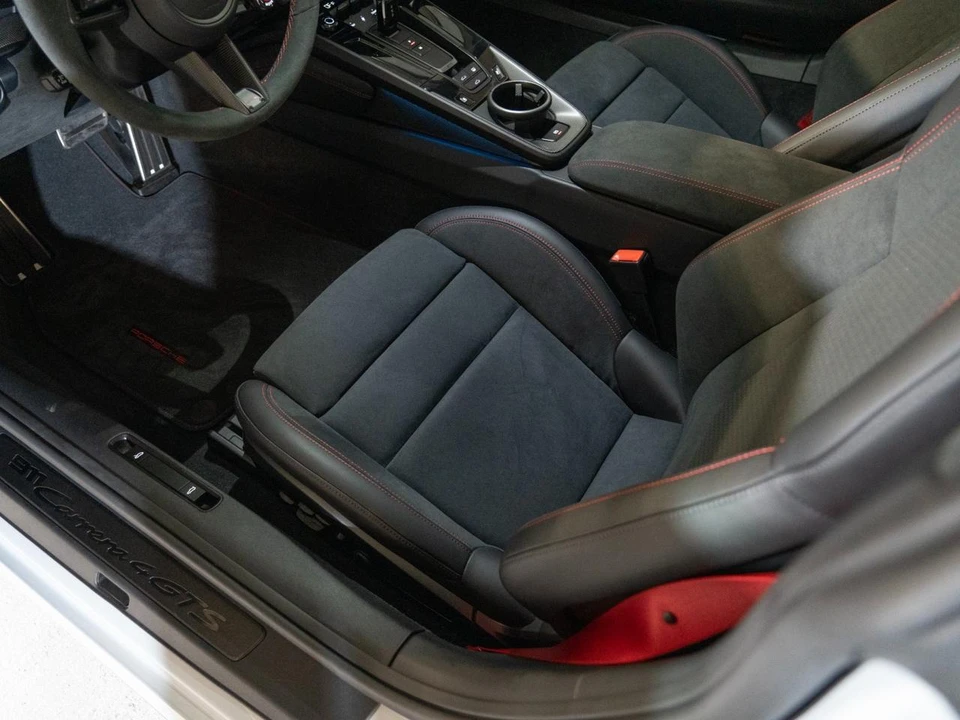 2026 Porsche 911 - Image 15 of 26