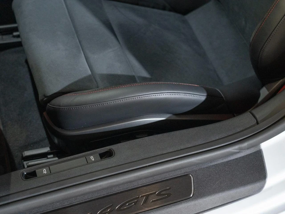 2026 Porsche 911 - Image 13 of 26