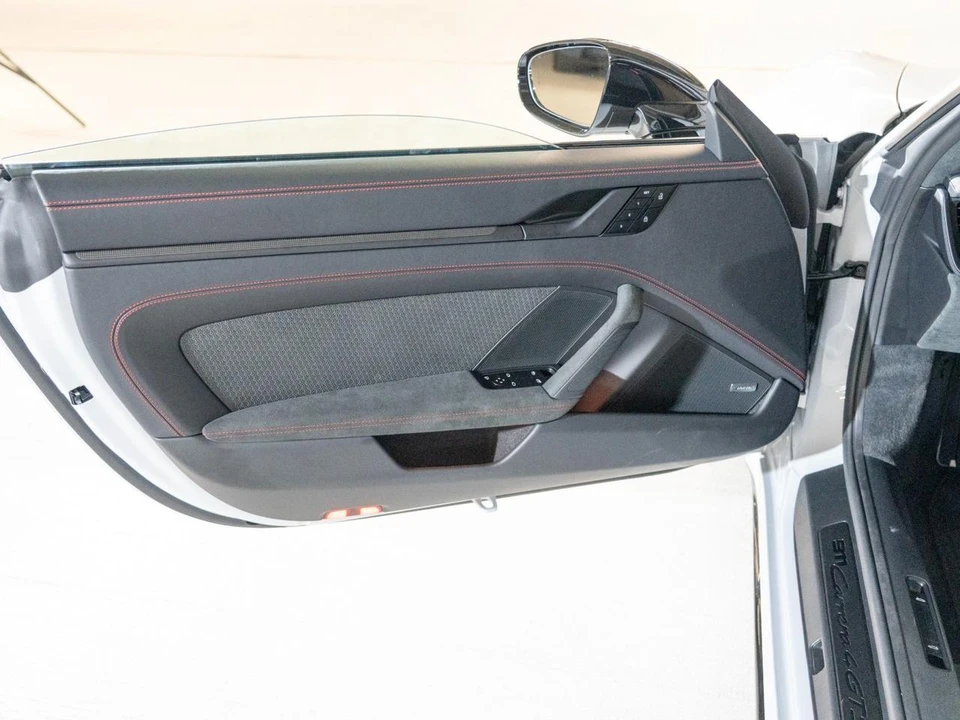 2026 Porsche 911 - Image 17 of 26