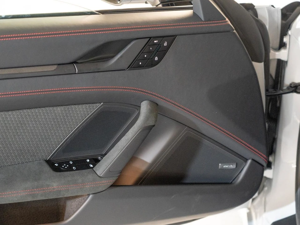 2026 Porsche 911 - Image 18 of 26