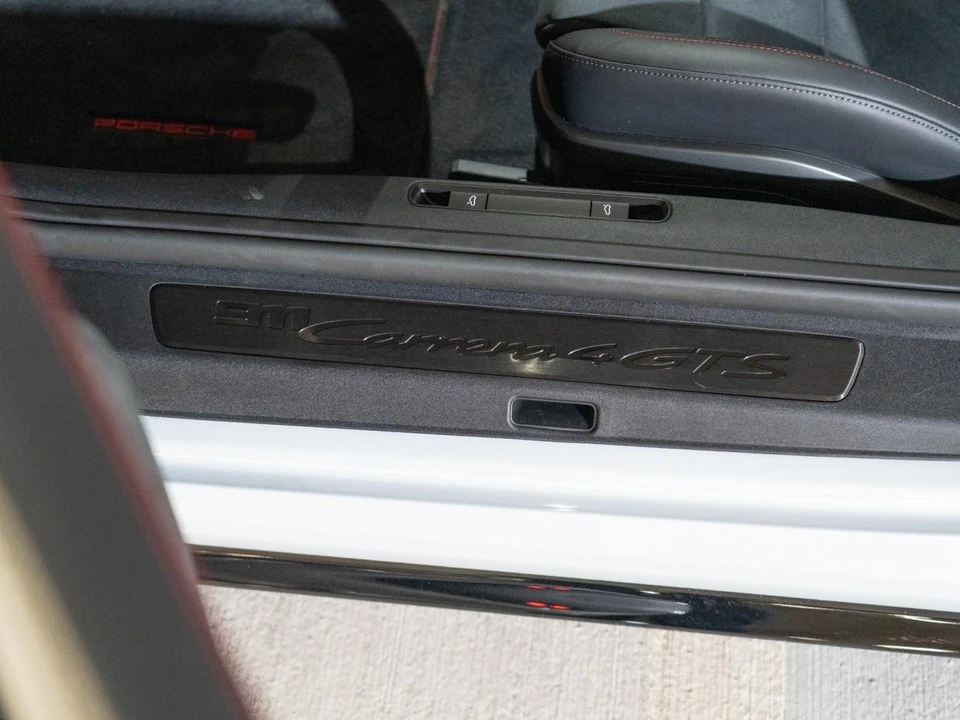 2026 Porsche 911 - Image 12 of 26