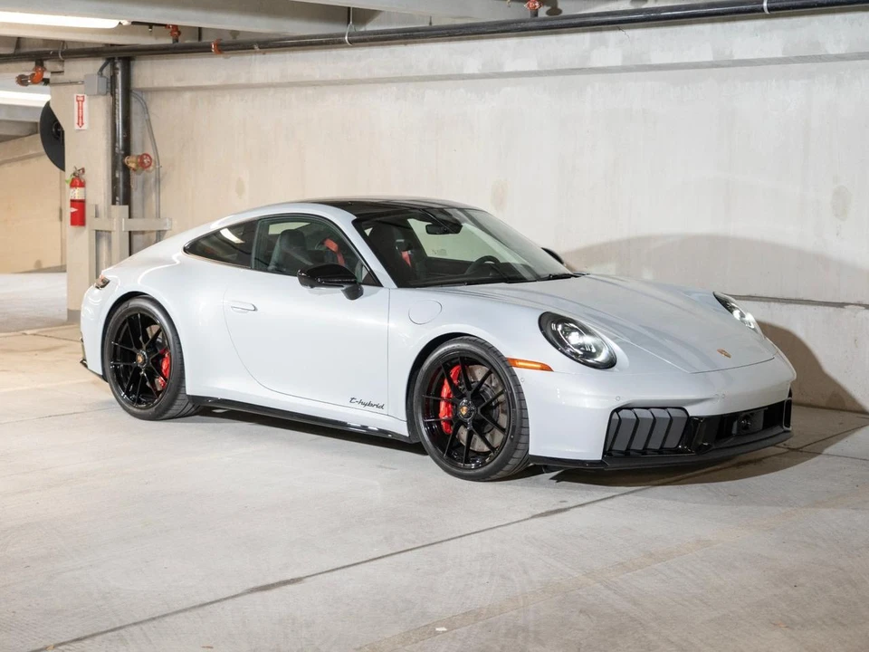 2026 Porsche 911 - Image 7 of 26