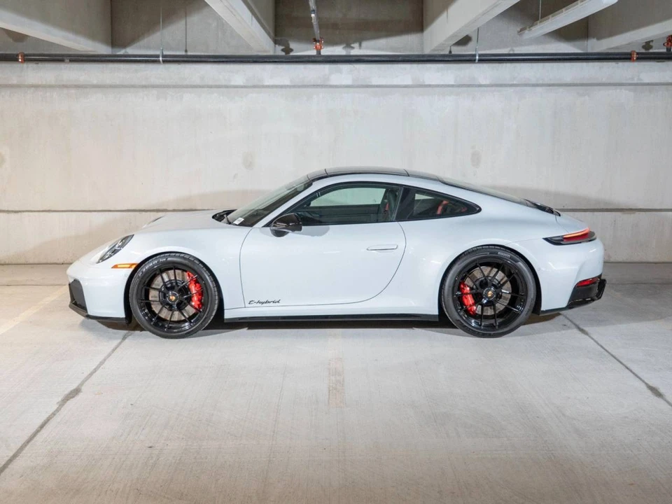 2026 Porsche 911 - Image 2 of 4