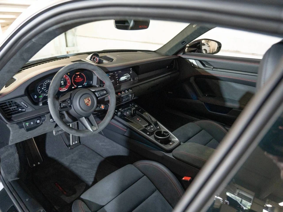 2026 Porsche 911 - Image 4 of 4