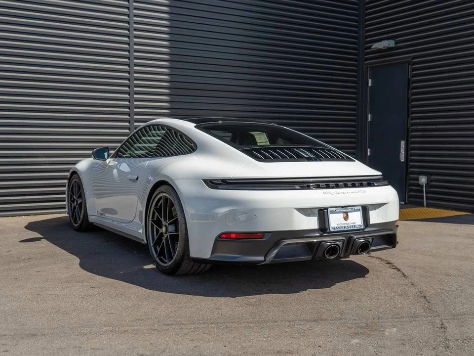 2026 Porsche 911 - Image 3 of 4