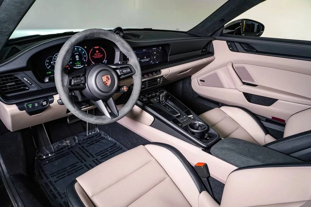 2026 Porsche 911 - Image 4 of 5