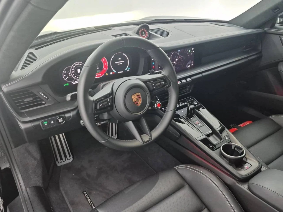 2026 Porsche 911 - Image 4 of 5