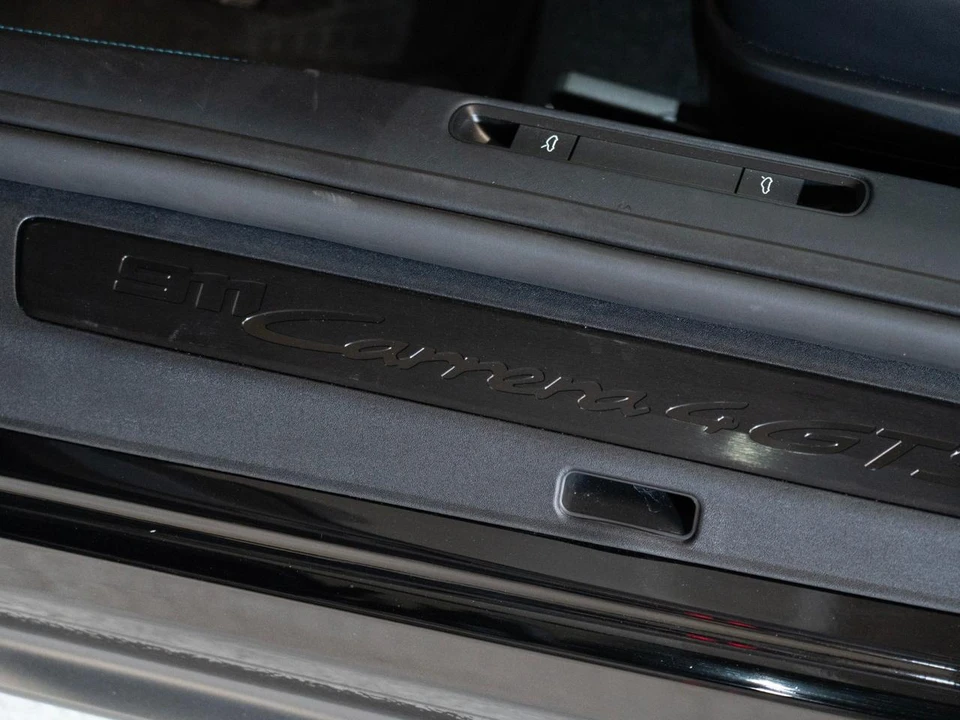 2026 Porsche 911 - Image 13 of 27