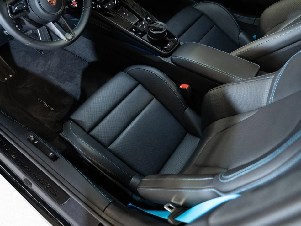 2026 Porsche 911 - Image 15 of 27