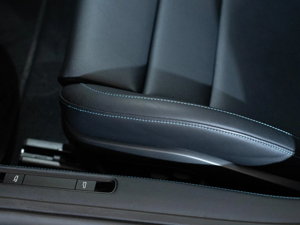 2026 Porsche 911 - Image 14 of 27