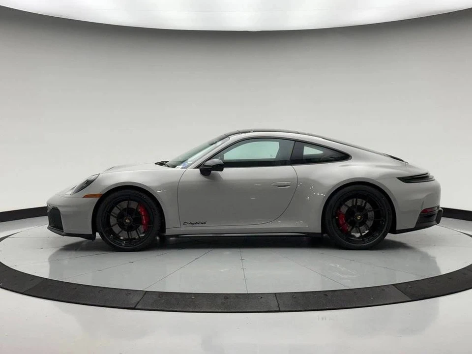 2026 Porsche 911 - Image 2 of 5