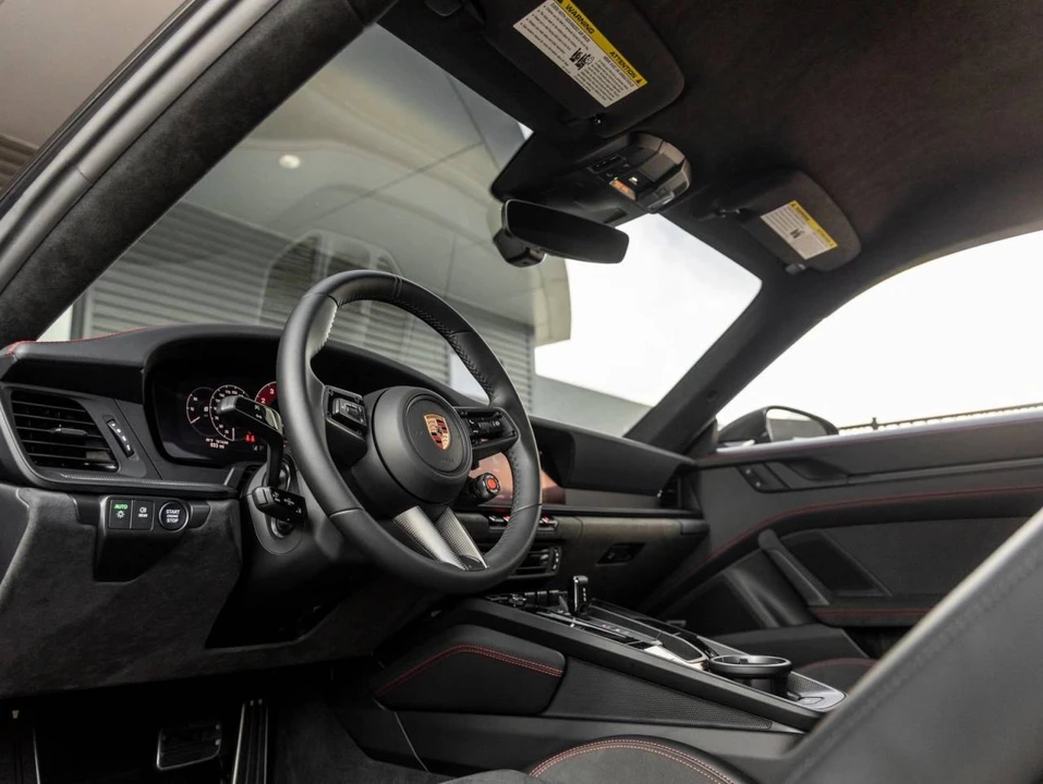 2026 Porsche 911 - Image 4 of 5