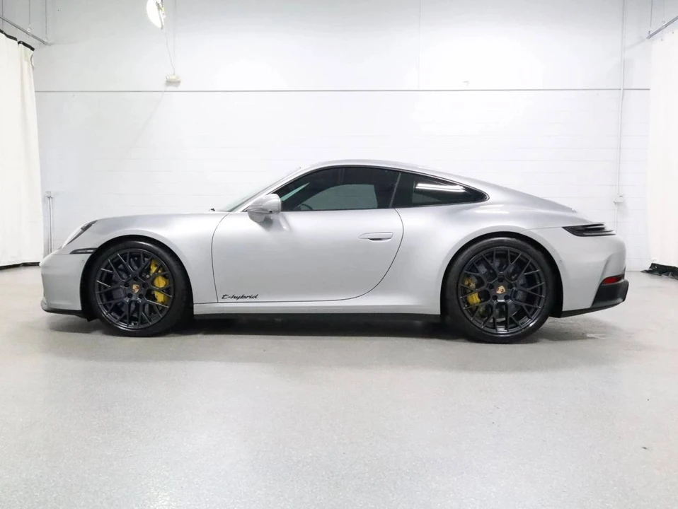 2026 Porsche 911 - Image 2 of 4