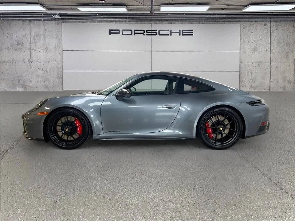 2026 Porsche 911 - Image 2 of 4