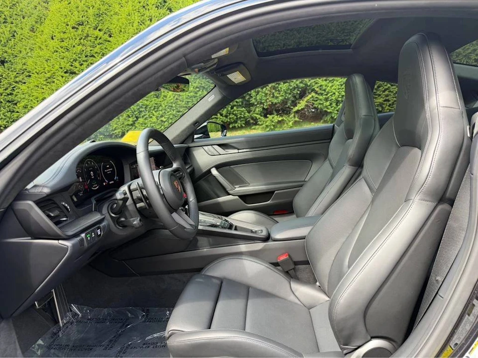 2026 Porsche 911 - Image 4 of 5