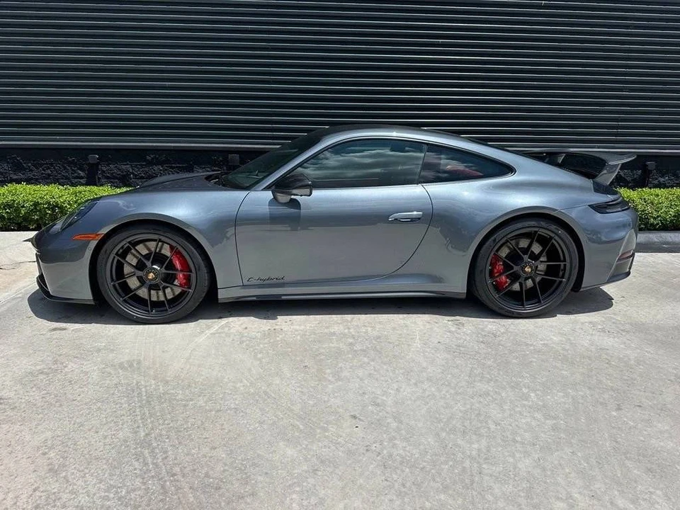 2026 Porsche 911 - Image 2 of 5