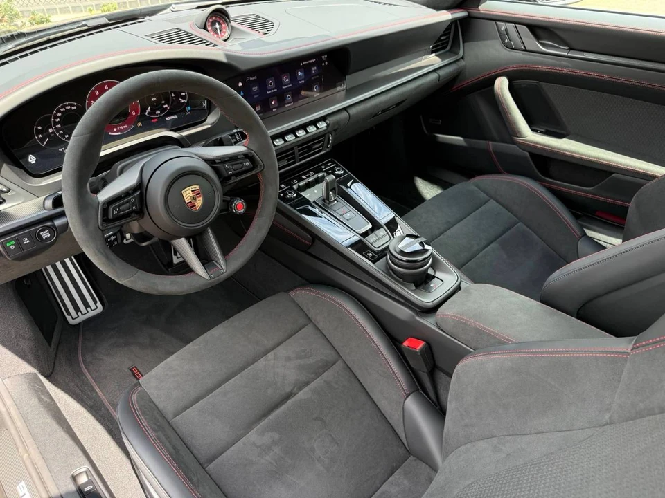 2026 Porsche 911 - Image 4 of 4