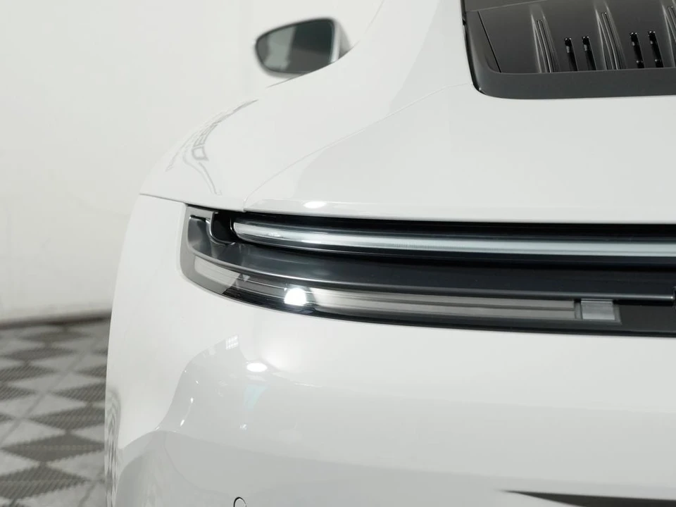 2026 Porsche 911 - Image 13 of 31