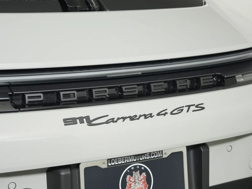 2026 Porsche 911 - Image 14 of 31