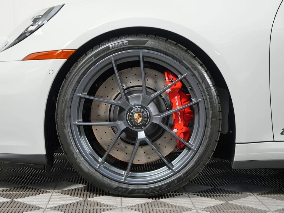 2026 Porsche 911 - Image 16 of 31