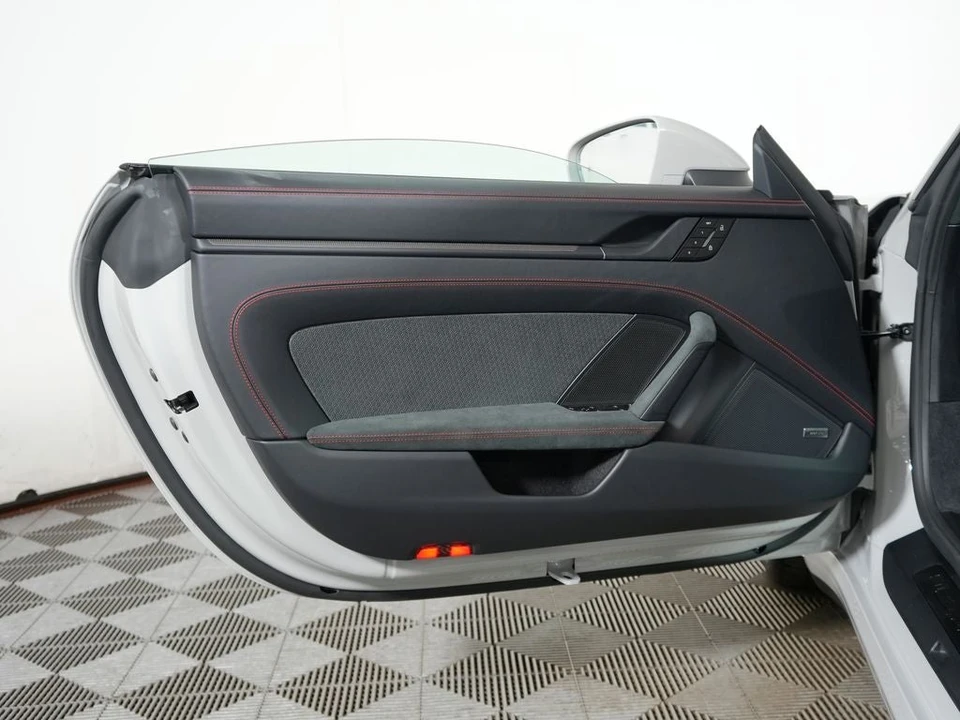 2026 Porsche 911 - Image 18 of 31