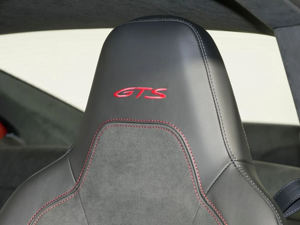 2026 Porsche 911 - Image 22 of 31